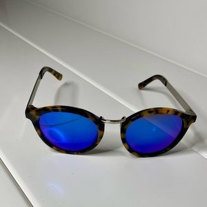 Madewell - Tortoise Sunglasses with blue lenses